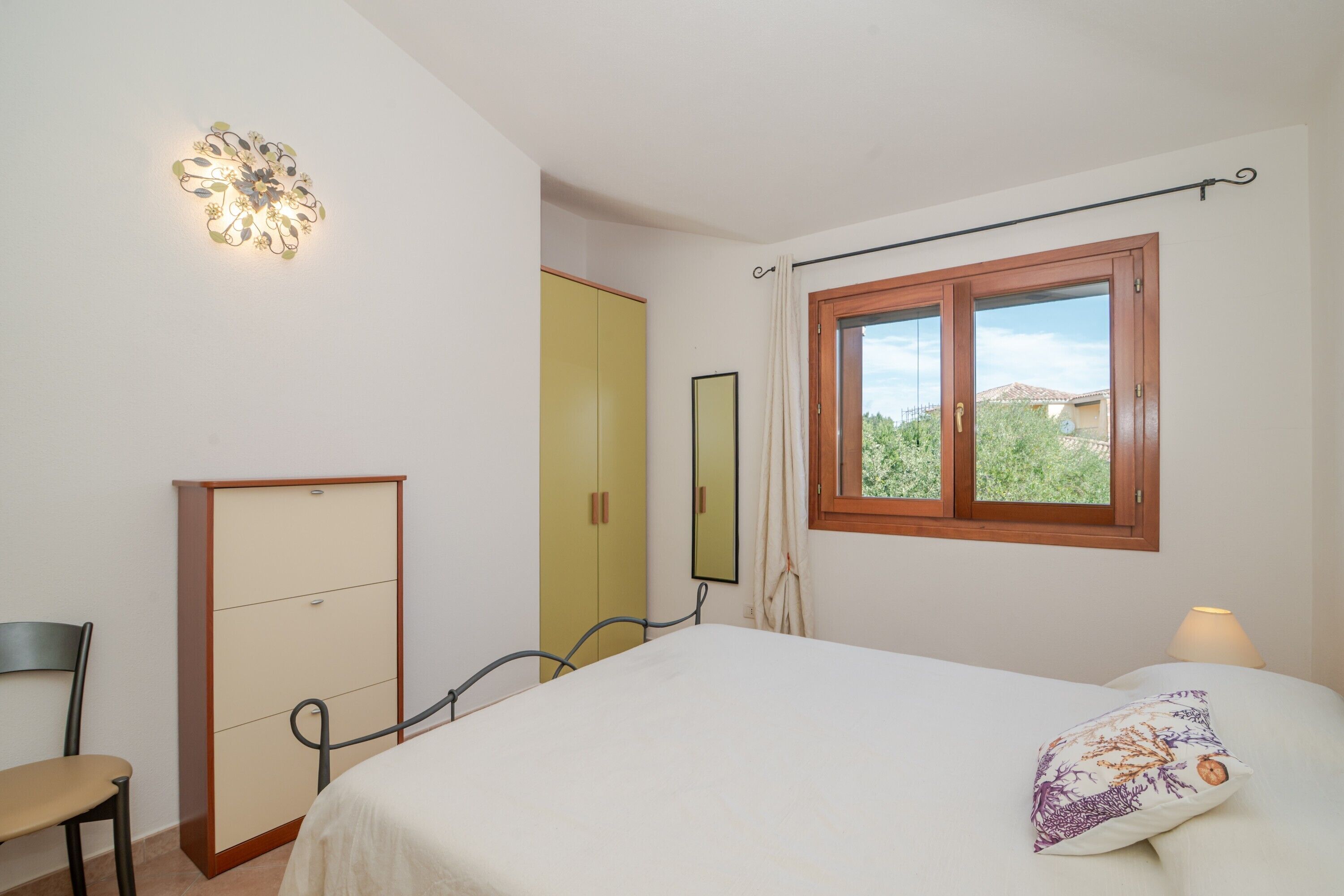 2 bedrooms, iron/ironing board