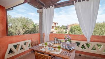 屋外ダイニングエリア