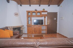 Een smart-tv en een open haard