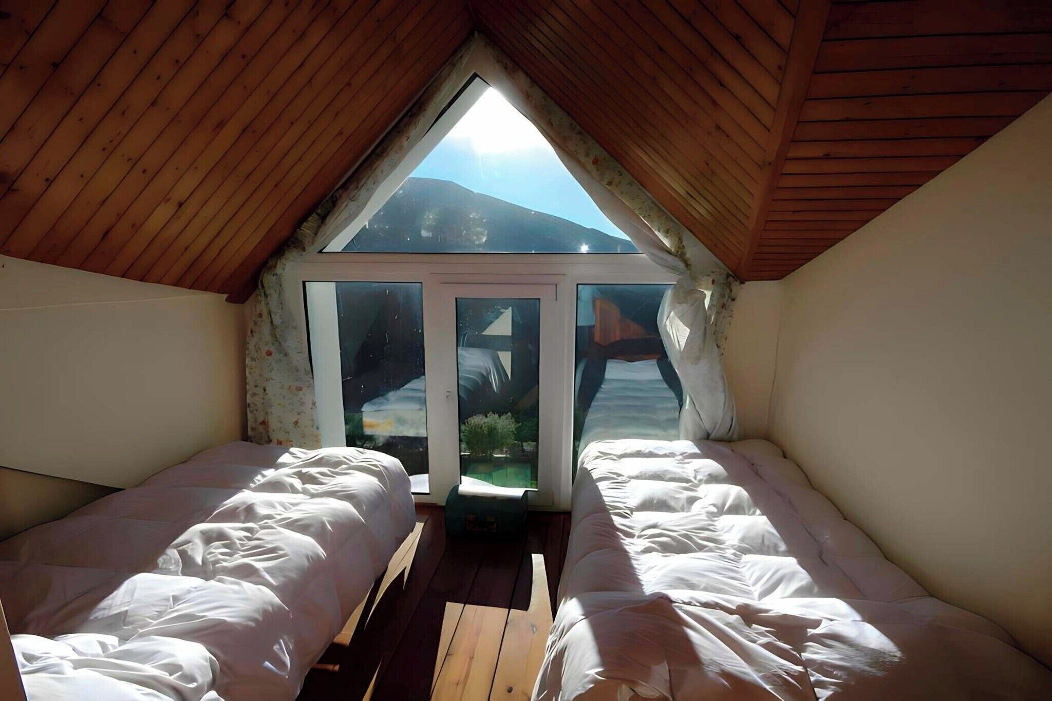 3 bedrooms, bed sheets