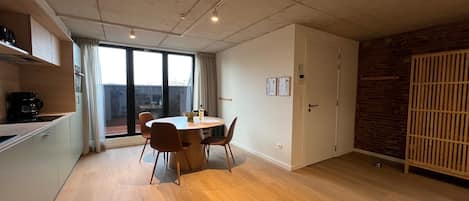 Oven, stovetop, dishwasher, cookware/dishes/utensils