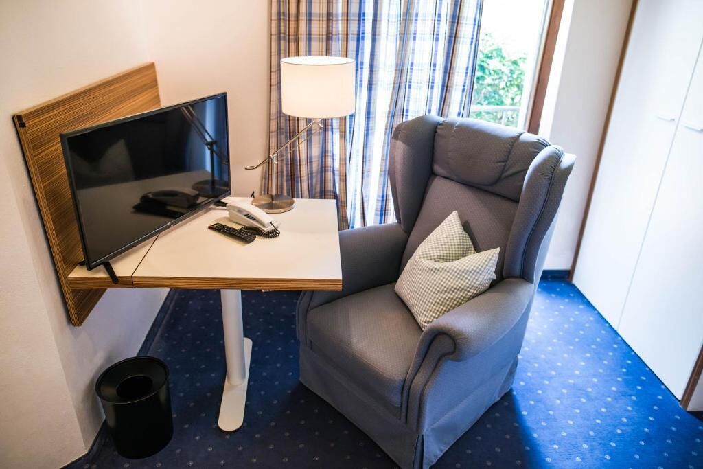 Single Room | Living area