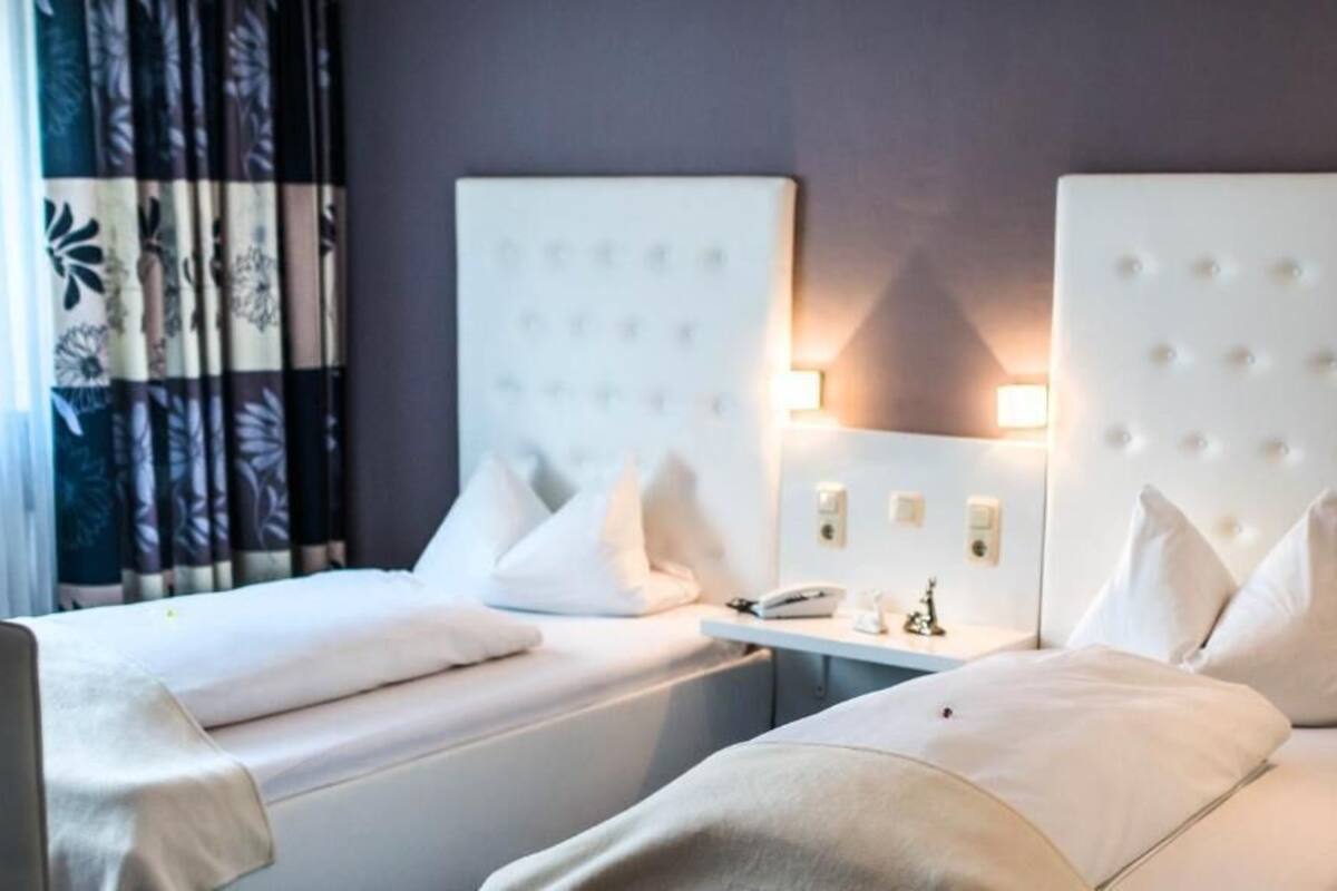 Doppel- oder Zweibettzimmer | Zimmersafe, schallisolierte Zimmer, Bügeleisen/Bügelbrett