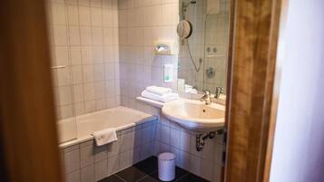 Triple Room | Bathroom