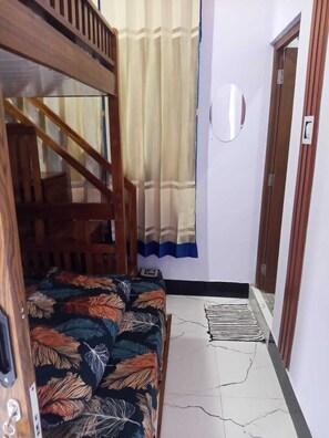 Standard Quadruple Room | Free WiFi - Manggala Homestay Bromo (Probolinggo)