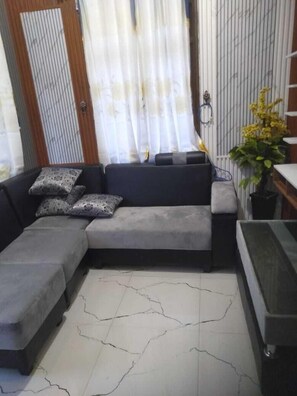 Living area - Manggala Homestay Bromo (Probolinggo)