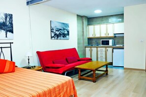 Living Room - Modern Apartment Near the Slopes (Sierra Nevada)