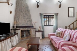 Smart TV y chimenea 