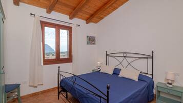 2 Schlafzimmer, Bügeleisen/Bügelbrett