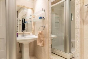 Shower, hair dryer - Two Bedroom Penthouse (Zagreb)