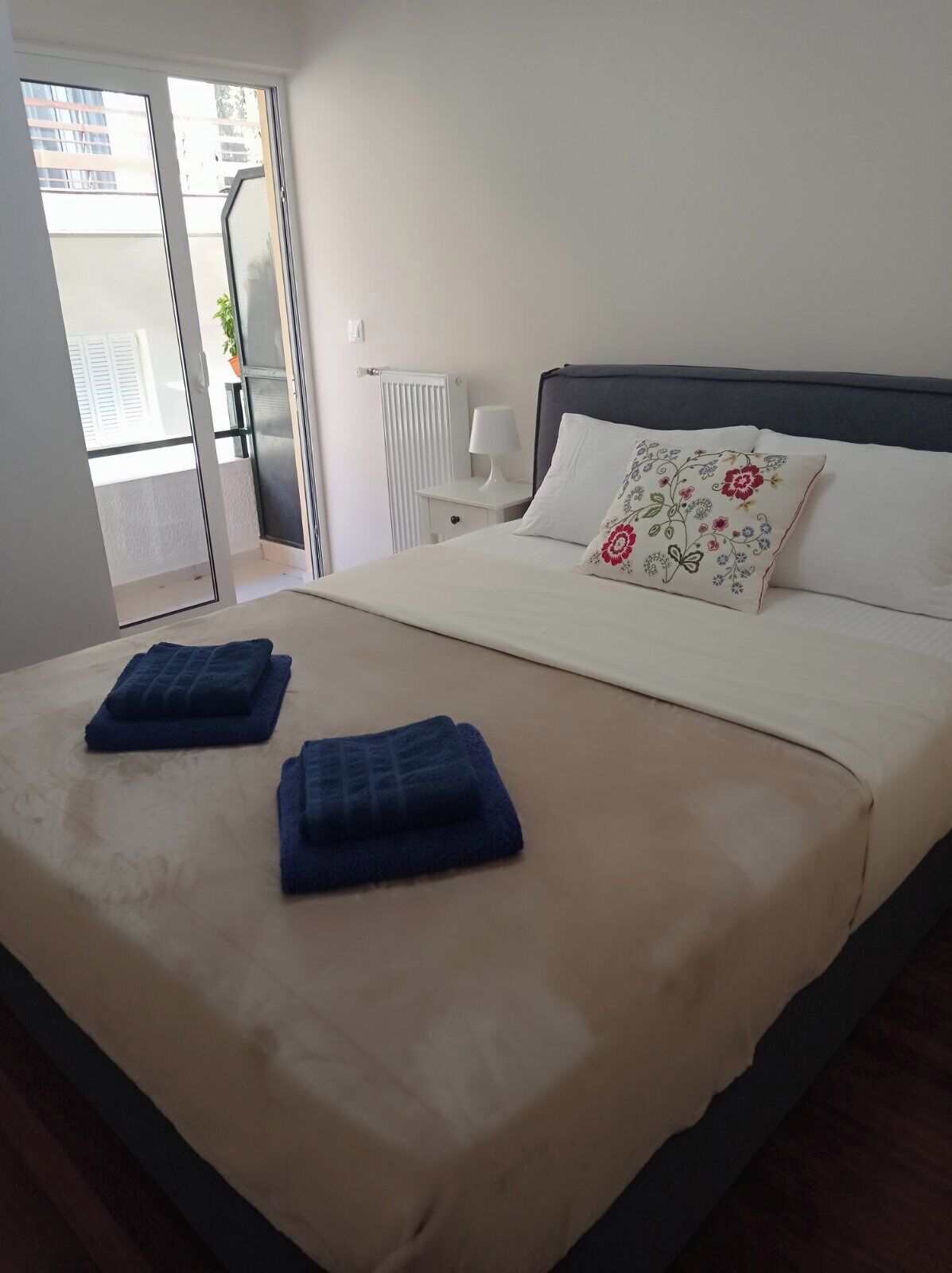1 dormitorio, tabla de planchar con plancha, wifi gratis y ropa de cama