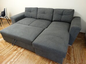 Smart TV - Seizani Athens Stay: Cozy apartment in welcoming Kesariani (Kesariani, Attiki)