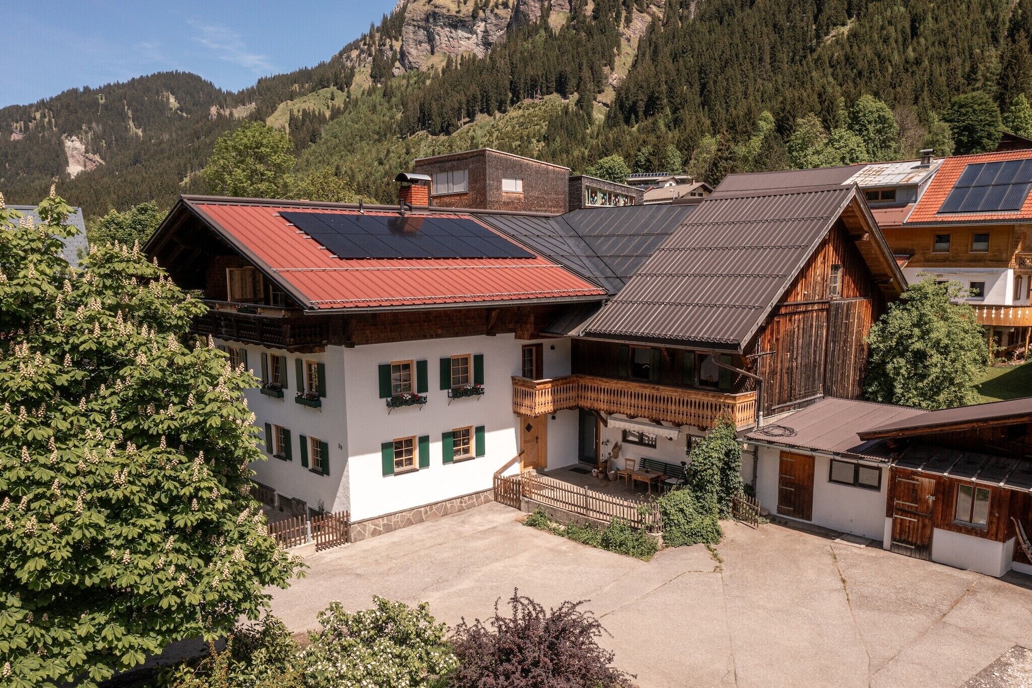 Außenseite Ferienhaus [Sommer]