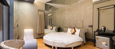 Schreibtisch, kostenloses WLAN, Bettwäsche