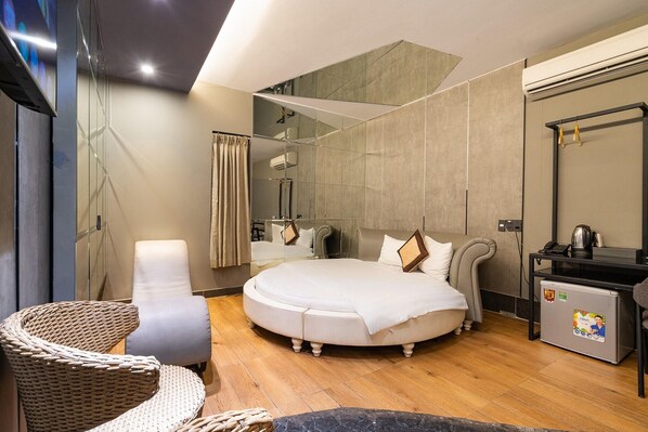 مكتب وواي فاي مجانًا وملاءات أسرّة