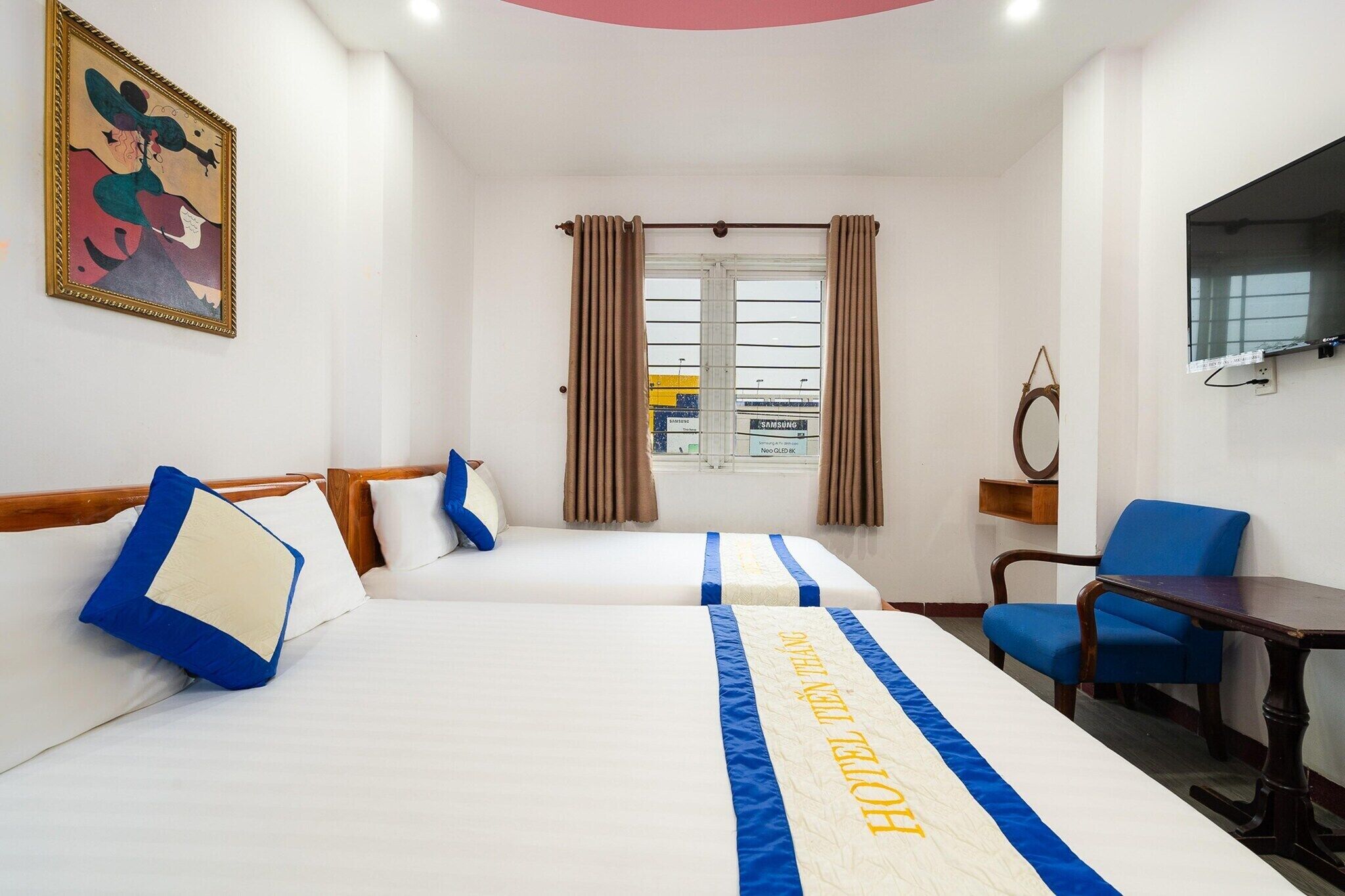 Desk, free WiFi, bed sheets