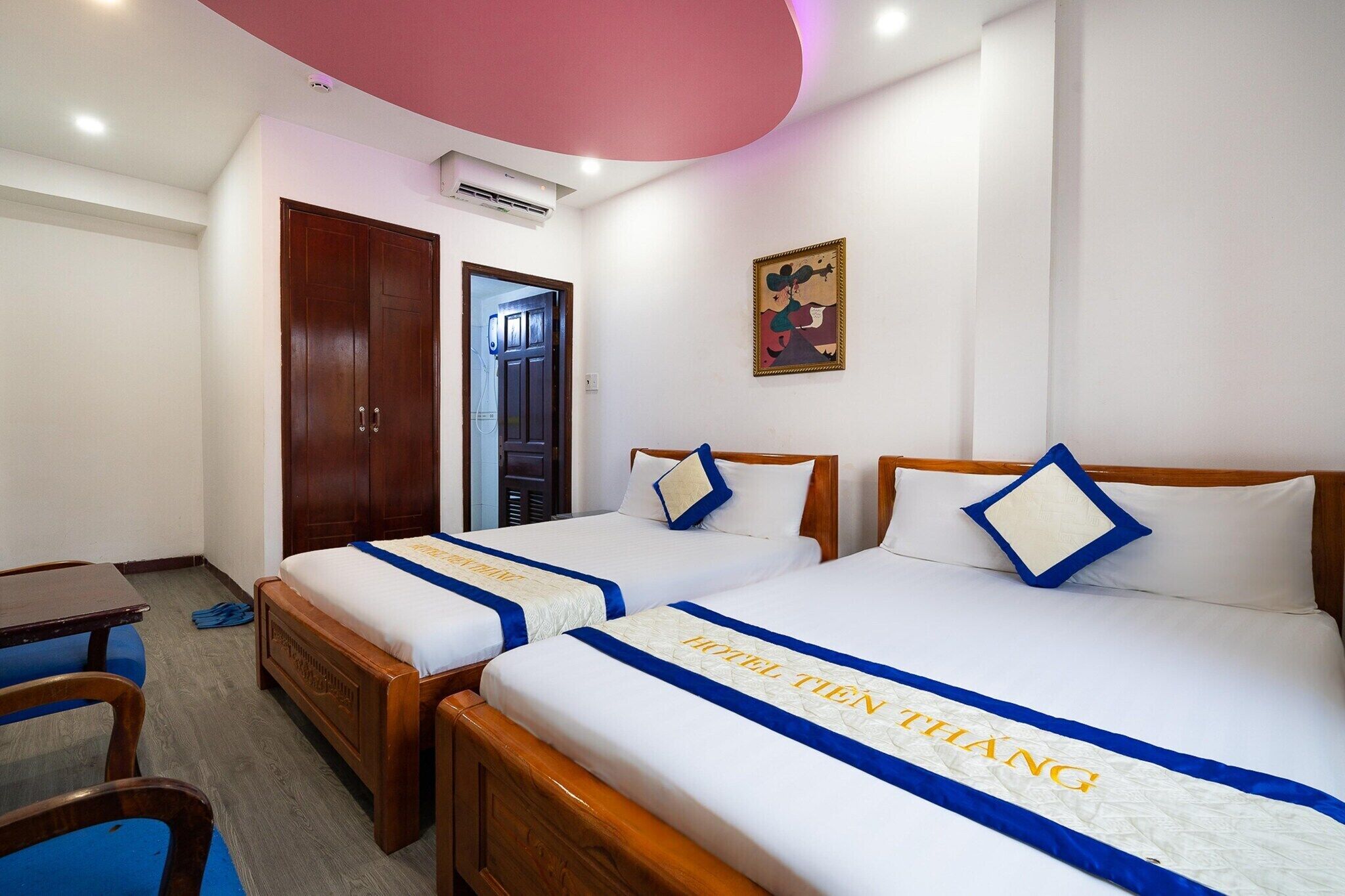 Desk, free WiFi, bed sheets