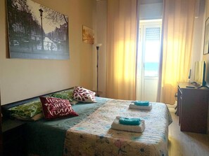 2 chambres, fer et planche à repasser, accès Internet, draps fournis