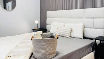 Basic Apartment | Iron/ironing board