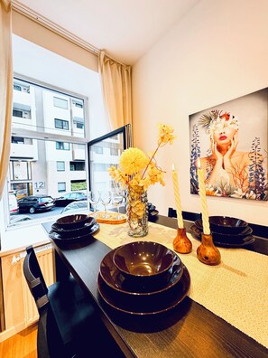 เบสิกอพาร์ทเมนท์ | เตารีด/โต๊ะรีดผ้า