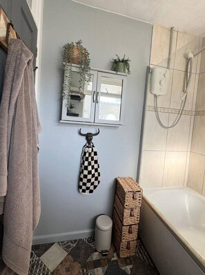 Hair dryer, towels - Skye Terrace, cosy 2 bed close to the city centre. (Devon)