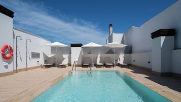 Piscine extérieure (ouverte en saison)