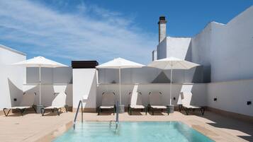 حمّام سباحة خارجي موسمي