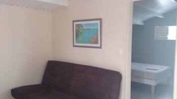 Bungalow, Pool View | Living area