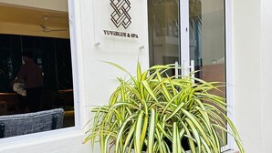 施設の正面