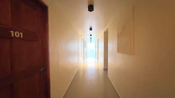 Escrivaninha, espaço de trabalho para notebook