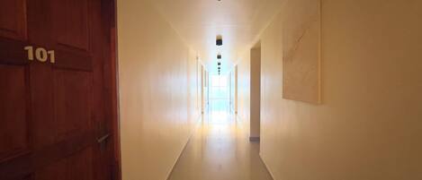 Skrivebord, skrivebord for bærbar PC og strykejern/-brett