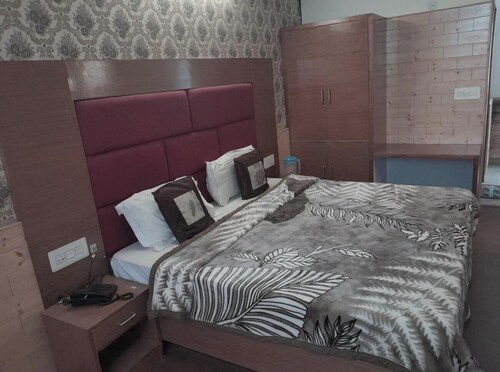 Hotel Sharma Guest House 