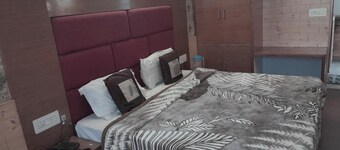 Hotel Sharma Guest House 