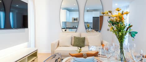 Apartment, Balcony, City View | Living room