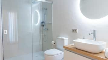 Apartament, balcó, vistes a la ciutat | Bany