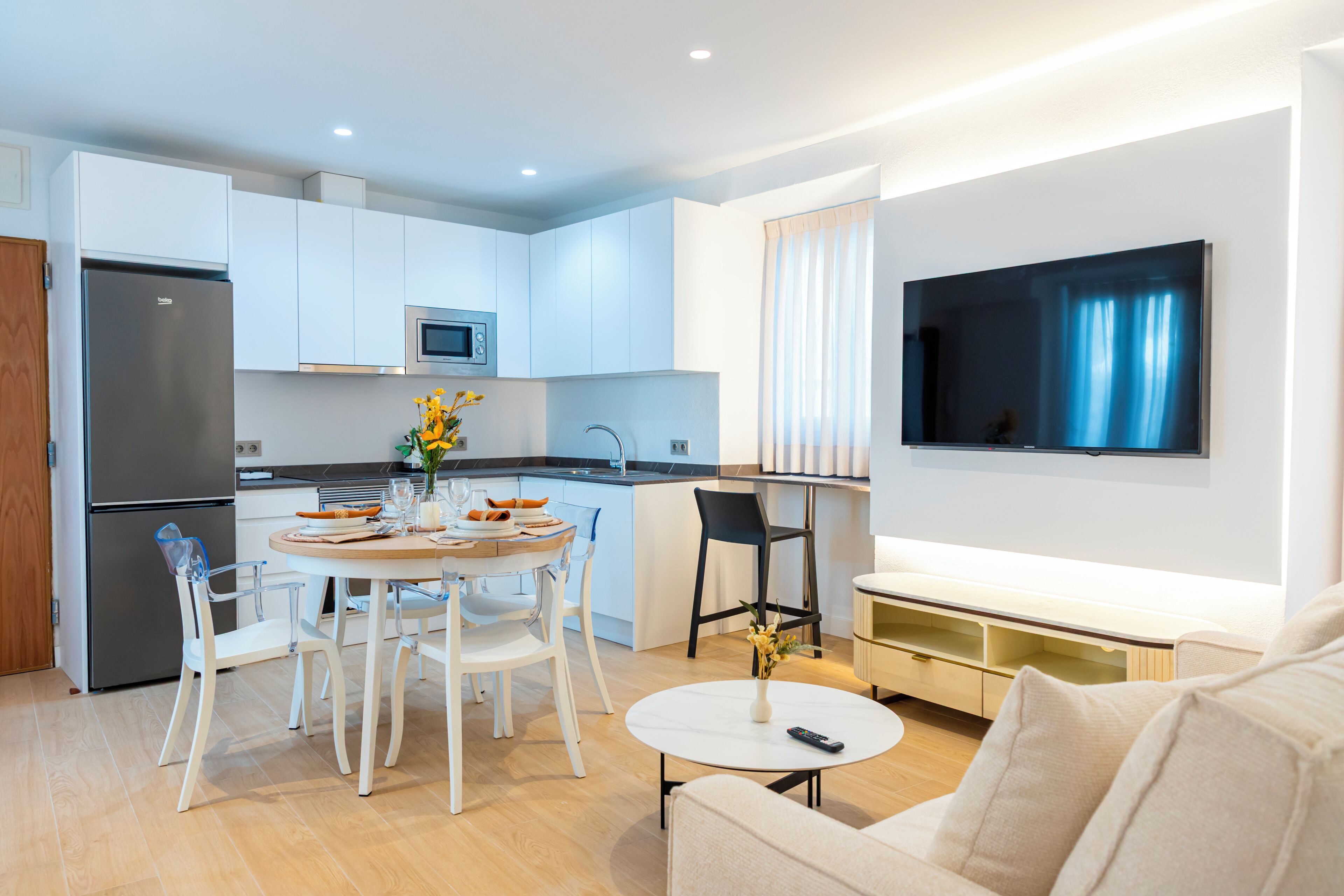 Apartment, Balcony, City View | Living room