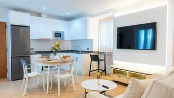 Appartement, balkon, uitzicht op stad | Woonkamer