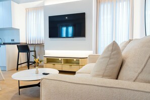 Apartment, Balcony, City View | Living room