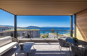 Outdoor dining - Luxury Seaside Flat with 5-Star Hotel Amenities & Private Beach (Bodrum)