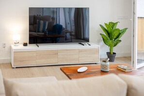 Living room - City and Beach by Fidalsa (Alicante)
