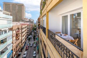 Outdoor dining - City and Beach by Fidalsa (Alicante)