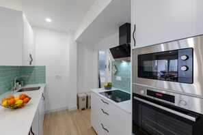 Microwave, dishwasher, coffee/tea maker, cookware/dishes/utensils - City and Beach by Fidalsa (Alicante)