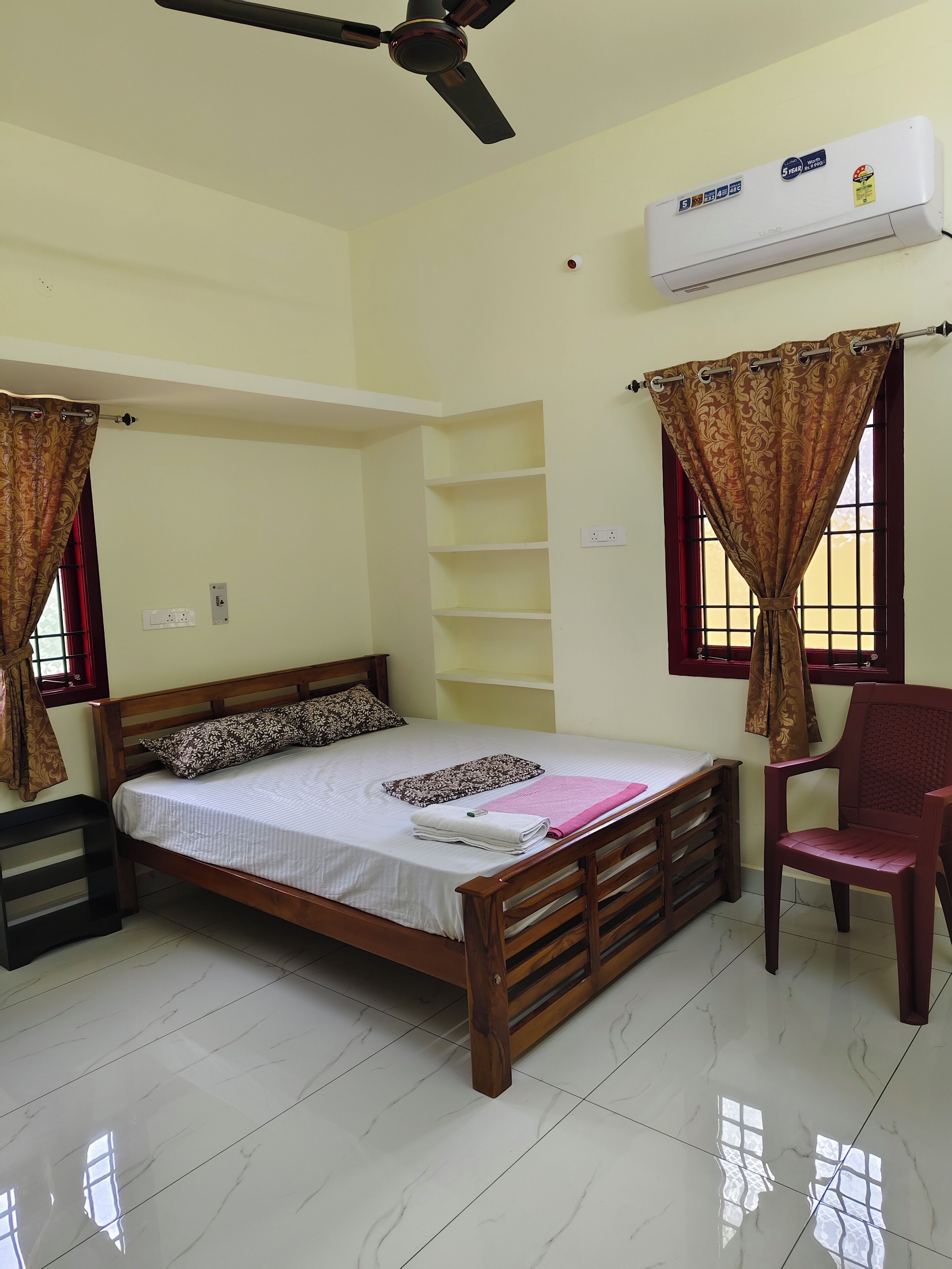 4 habitaciones, tabla de planchar con plancha y wifi 