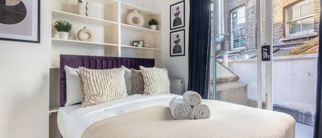 2 bedrooms, desk, iron/ironing board, travel crib