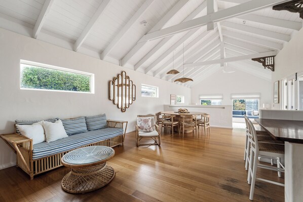 Interior - Saltwood – Walk to Yallingup Lagoon (Yallingup)