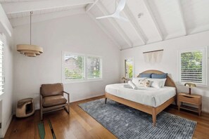 Escrivaninha, Wi-Fi, roupa de cama