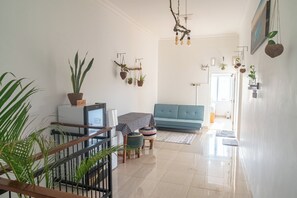 Comfort Studio, Multiple Beds, Balcony, City View | Living area