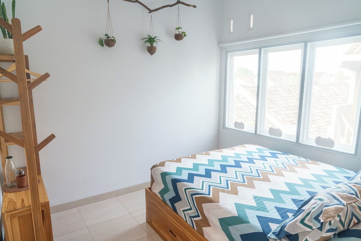 Kamar Double Comfort, 1 Tempat Tidur Queen, pemandangan kebun | Wi-Fi gratis