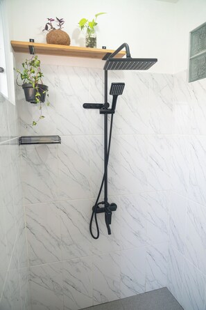 Bathroom - Indonesia Eco Tour Homestay  (Kasihan)