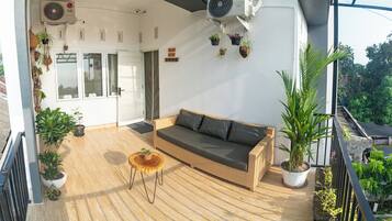 Comfort Studio, Multiple Beds, Balcony, City View | Terrace/patio